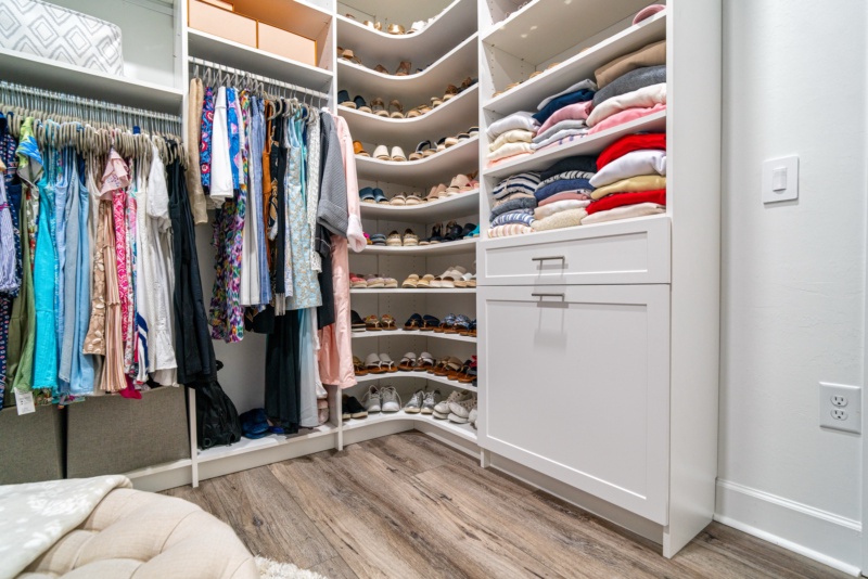 His-and-Hers Closet - Photo 1