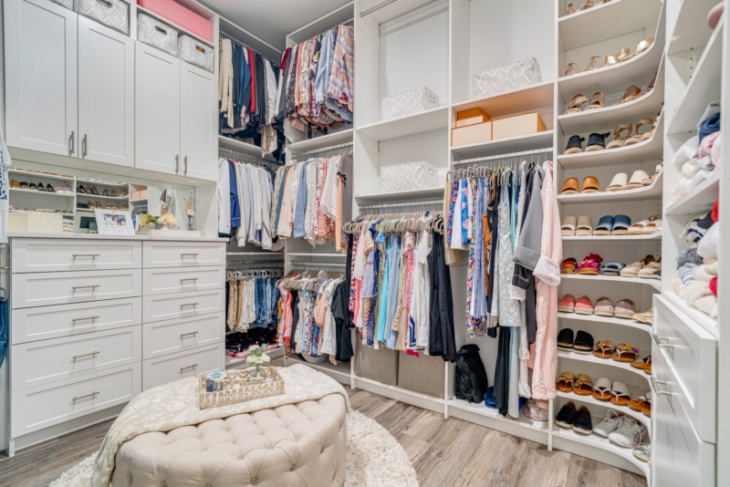 His-and-Hers Closet - Photo 3