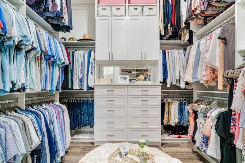 His-and-Hers Closet - Photo 4