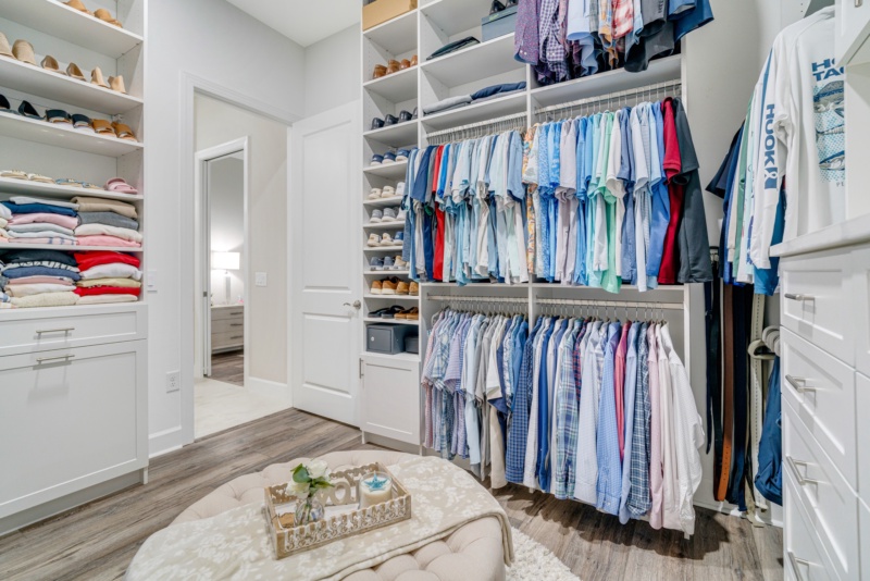 His-and-Hers Closet - Photo 6