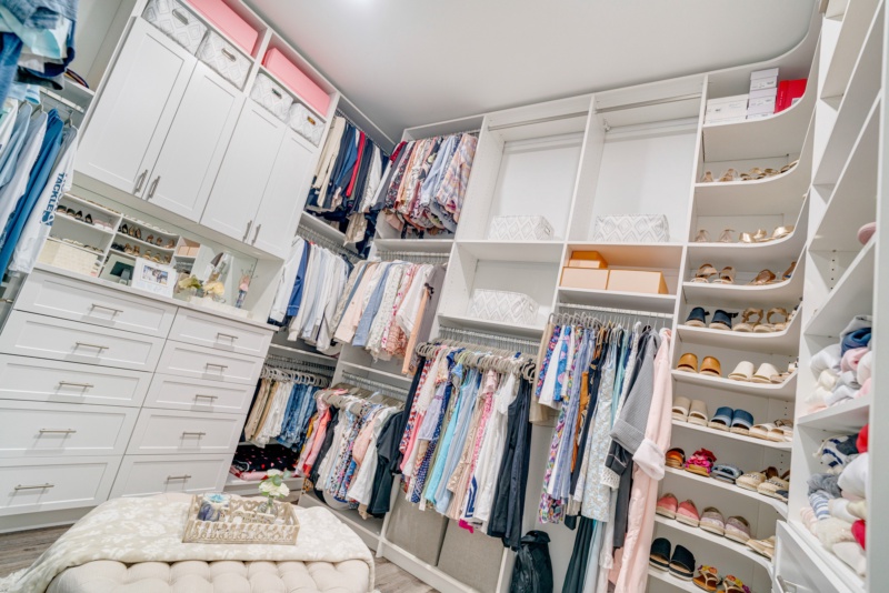 His-and-Hers Closet - Photo 7