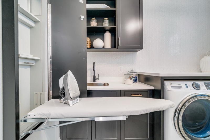 Custom Laundry Room - Photo 2
