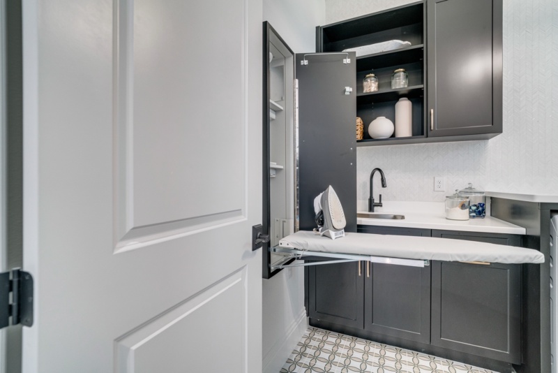 Custom Laundry Room - Photo 3