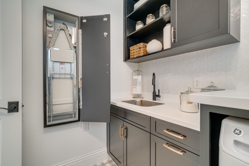 Custom Laundry Room - Photo 5