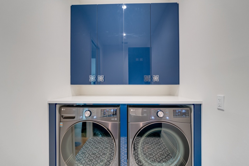 Vibrant Laundry Room - Photo 4