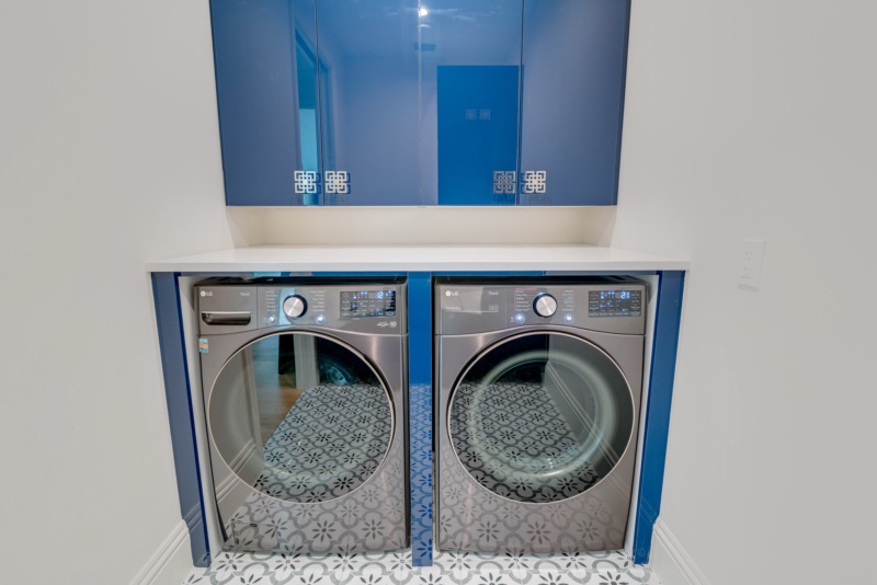 Vibrant Laundry Room - Photo 5