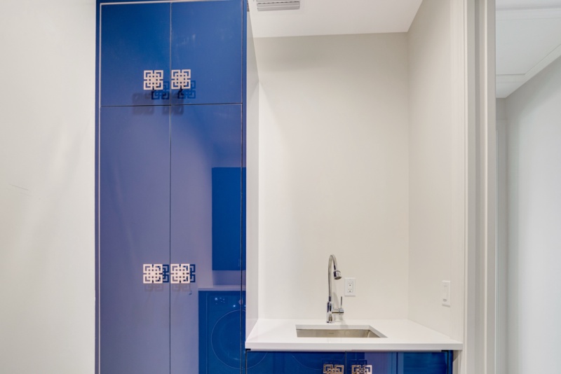Vibrant Laundry Room - Photo 9
