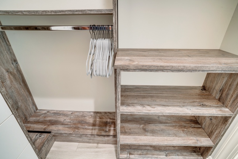 Guest Bath with Walk-in Closet - Photo 3