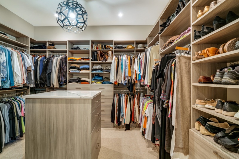 Modern Wardrobe - Photo 1