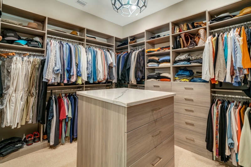 Modern Wardrobe - Photo 2