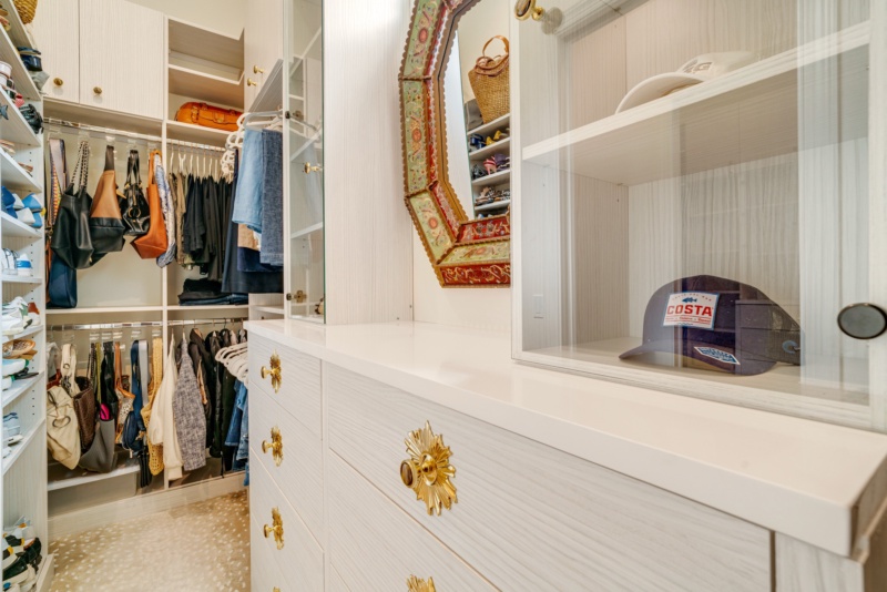 Beautifully Tailored "Hers" Closet - Photo 3