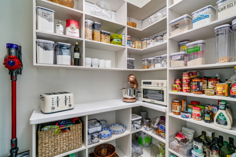 Custom Pantry - Photo 1