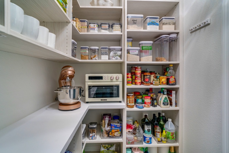 Custom Pantry - Photo 3