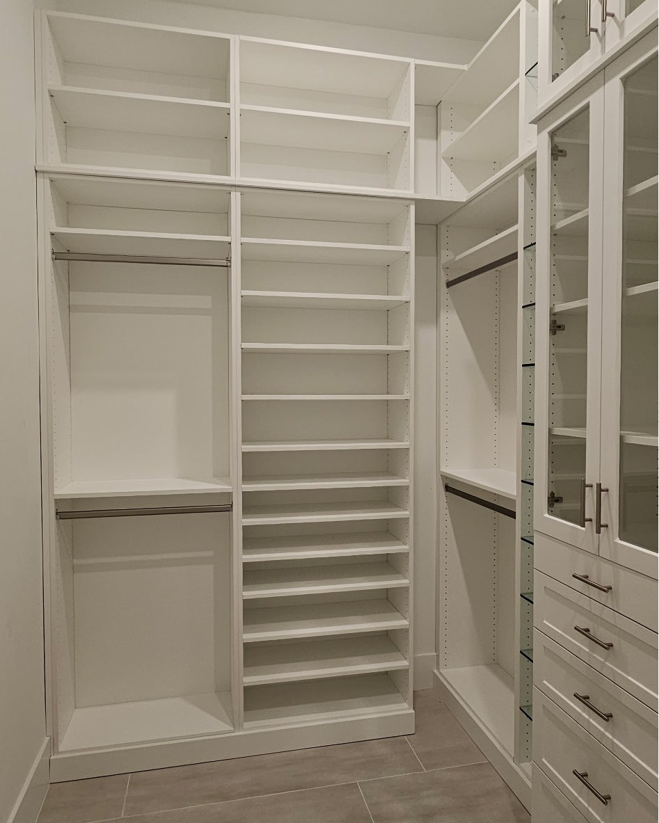 Built-In vs. Freestanding Closets: Which Is Right for Your Florida Home?
