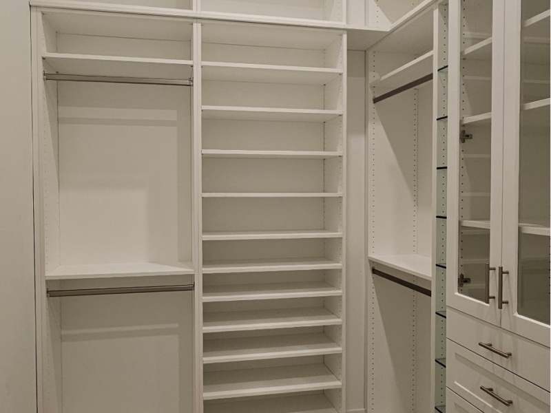 Built-In vs. Freestanding Closets: Which Is Right for Your Florida Home?
